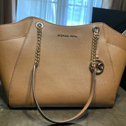 Michael Kors Jet Set Shoulder Bag