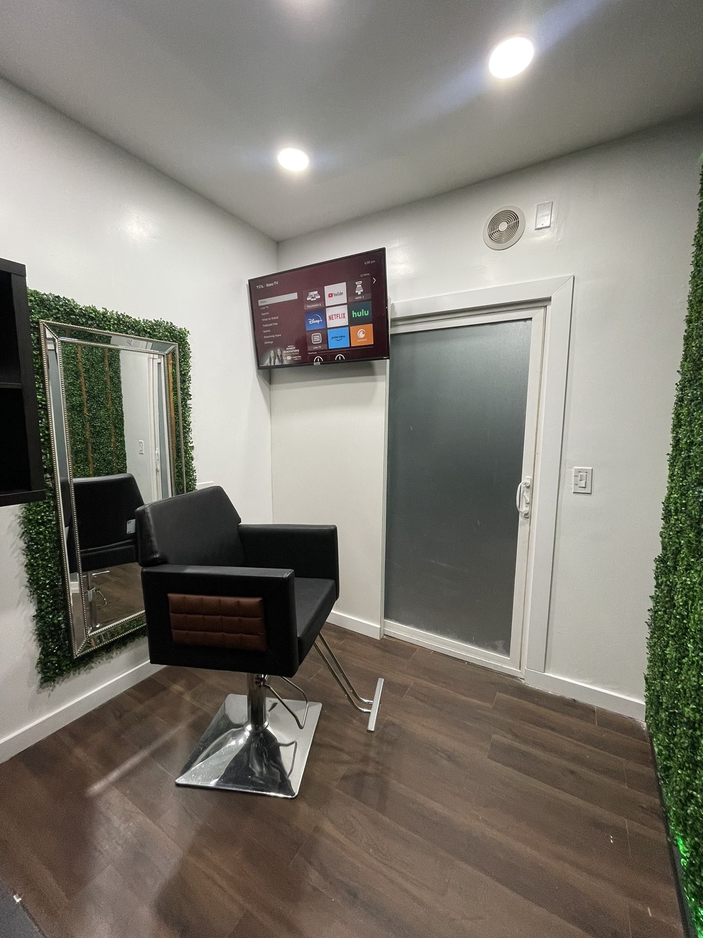 Furnished Beauty Salon Suite/ Private Room For Rent $850 Monthly - Move In Ready