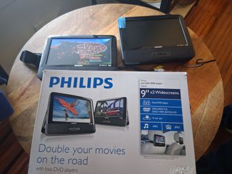 Portable set of 2 dvd player