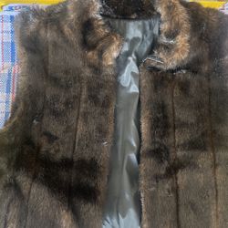 Faux Fur Vest -size L 