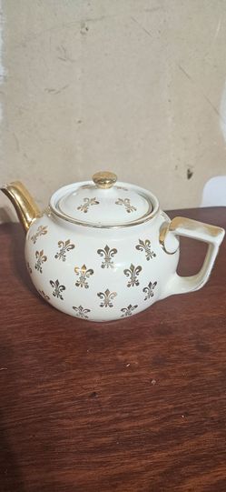 White Ceramic Teapot with Gold Fleur-de-Lis
