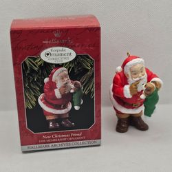 New Hallmark Ornament Santa Claus 1998 Christmas friens puppy dog stalking gift
Brand new, never used or displayed ornament
Original Santa Claus ho