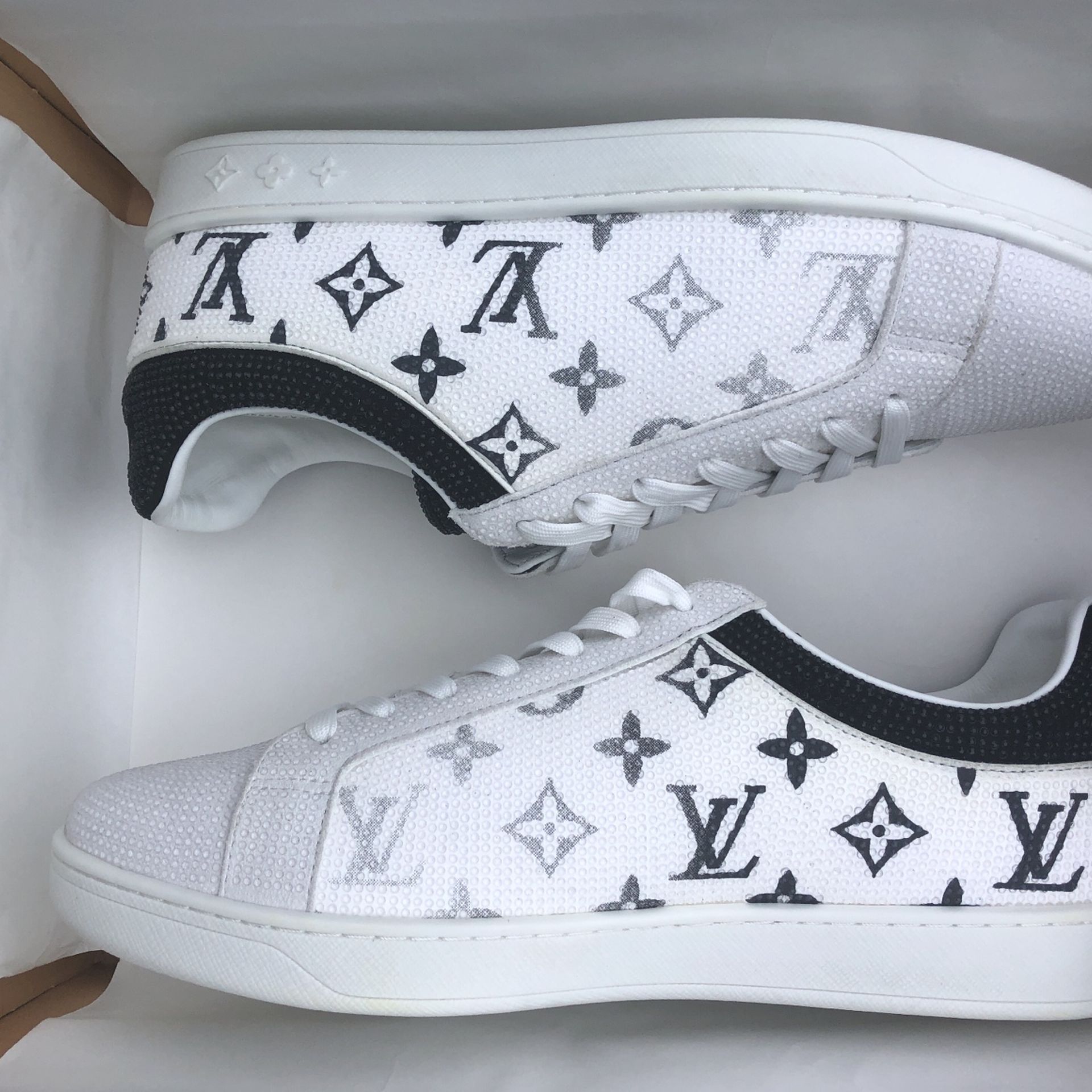 LOUIS VUITTON RUNNER TACTIC SNEAKER for Sale in Greenwood, IN - OfferUp