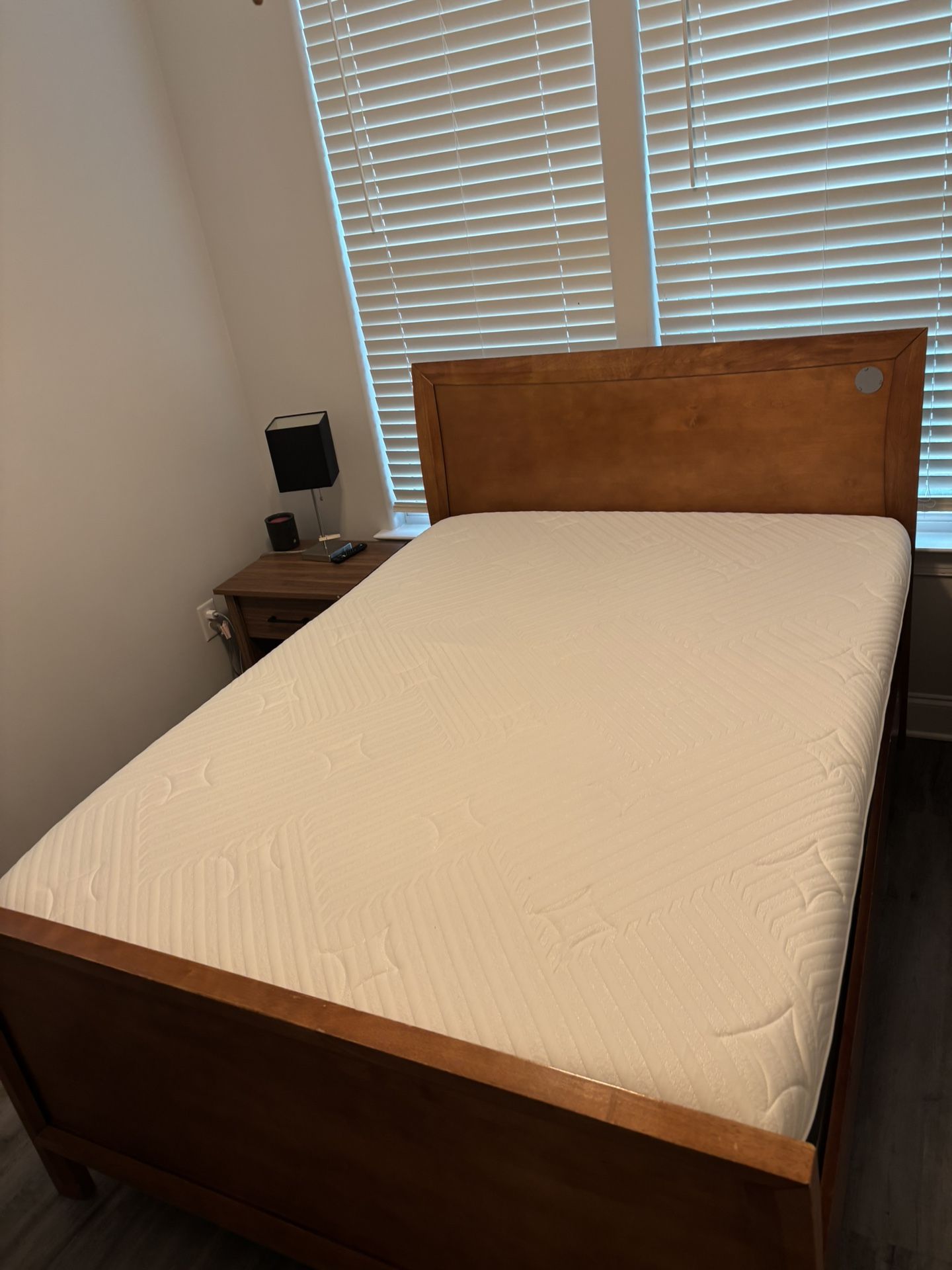 Bed/ Bedroom Set !