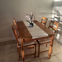 Solid Wood Dining Table Set – 4 Chairs Included– Great Condition