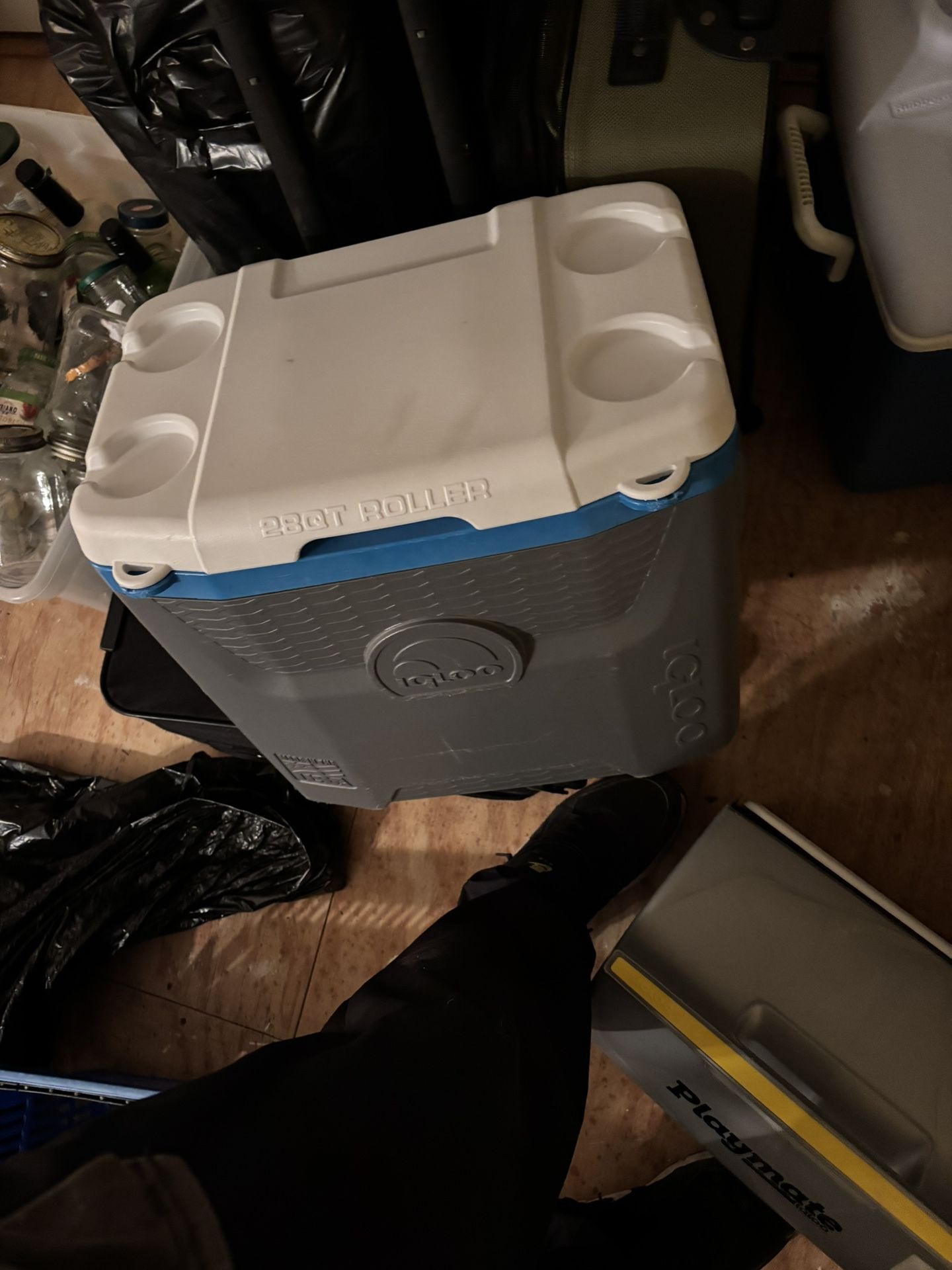 Igloo And Rubbermaid Coolers