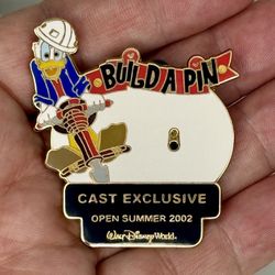 Disney WDW Cast Exclusive Build A  Base Donald LE   13115 Pin