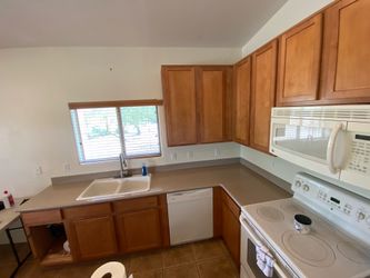 Kitchen/ Appliances