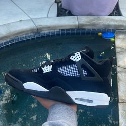 Jordan 4 Retro “White Thunder” Sizes 8.5, 11.5, and 13