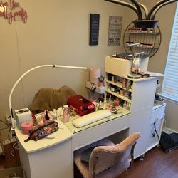 Nail station