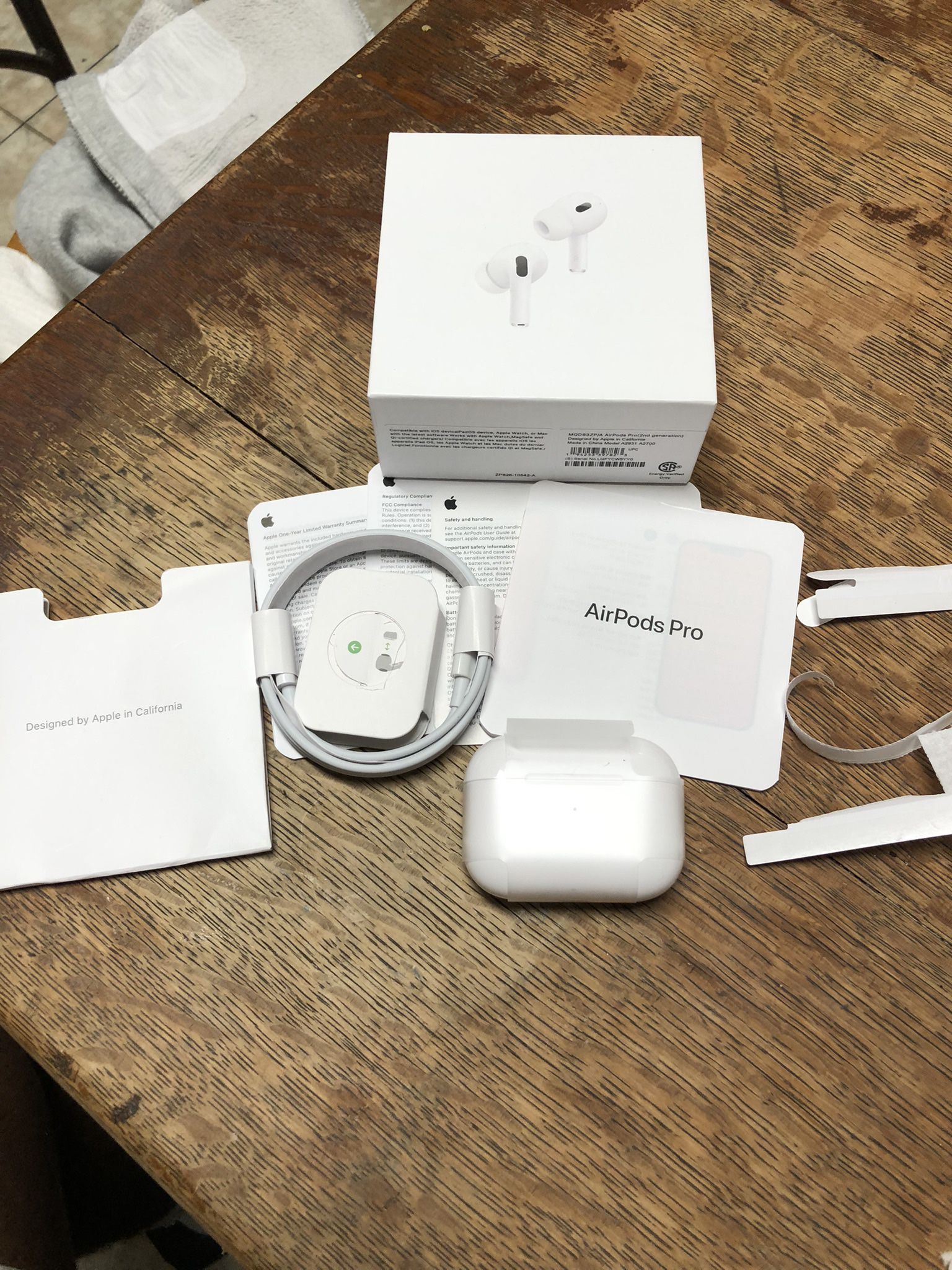 *Brand New* Apple AirPods Pro 2nd Generation With MagSafe Wireless Charging Case - White