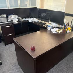 U-Shaped Wooden Desk With Hutch 