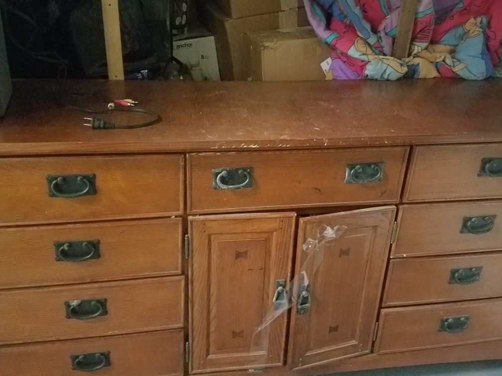 Dresser With Mirror