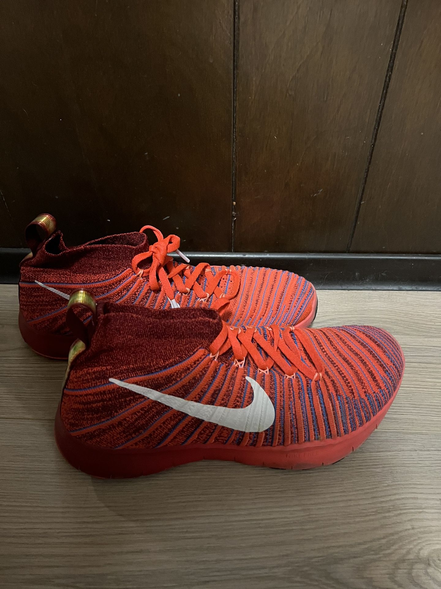 Hyper Flynit Nike Size 9.5 Basketball Shoes