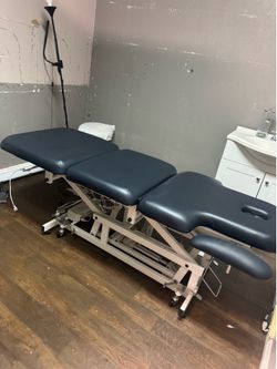 Massage/Facial Bed