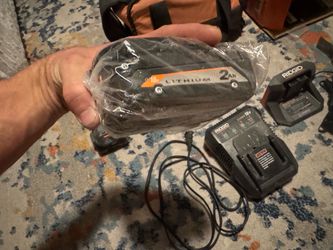 RIDGID 18V Lithium Battery and Charger Set