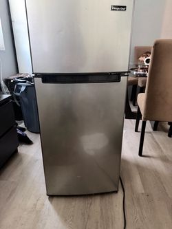 Magic Chef 4.5 cu ft 2 Door Mini Fridge With Freezer