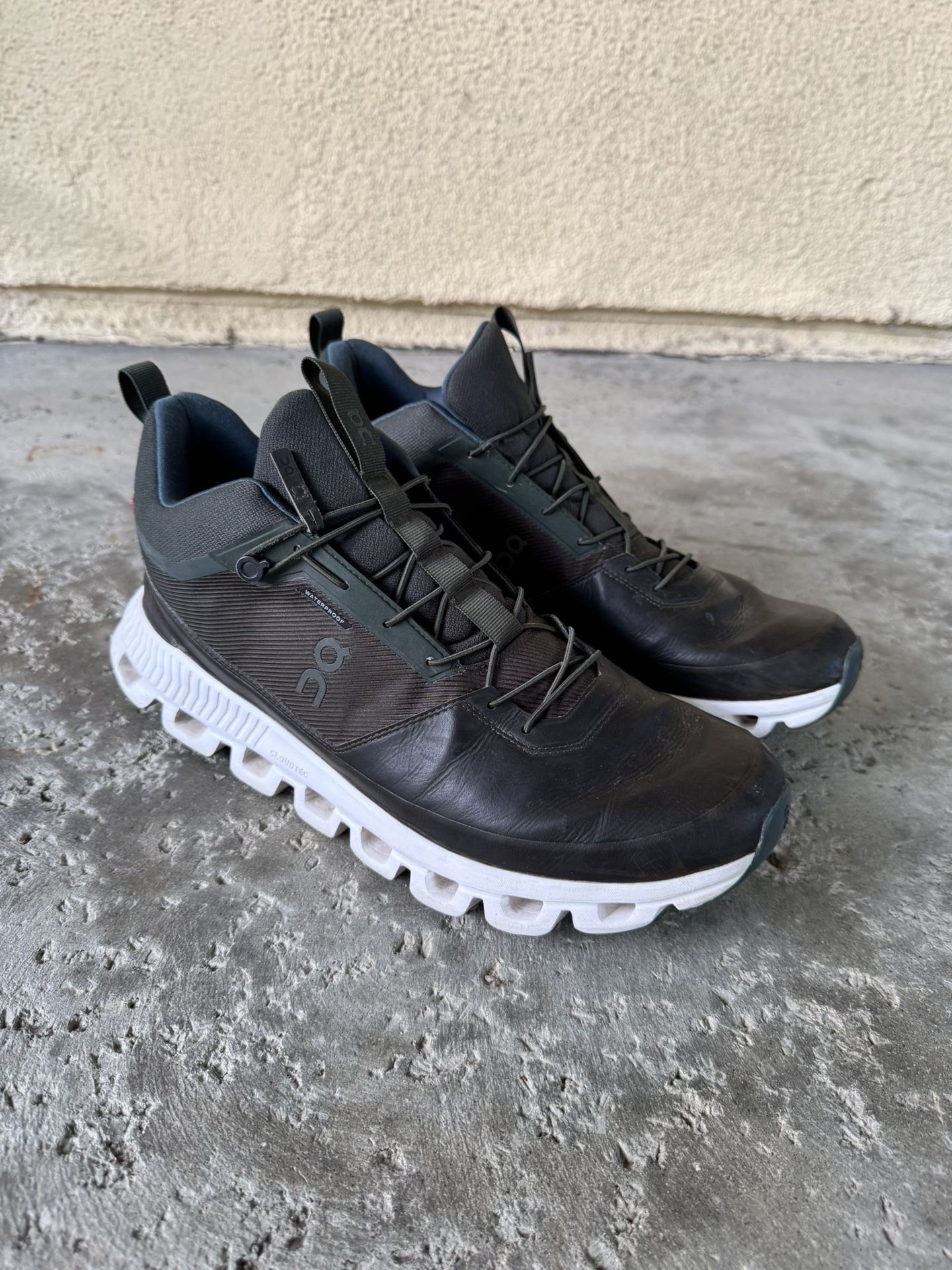 ON Running Cloud hi Waterproof Shoes Size 12
