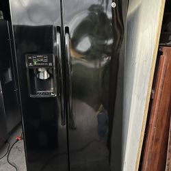 Black Side By Side Refrigerator DELIVERY AVAILABLE 🚚