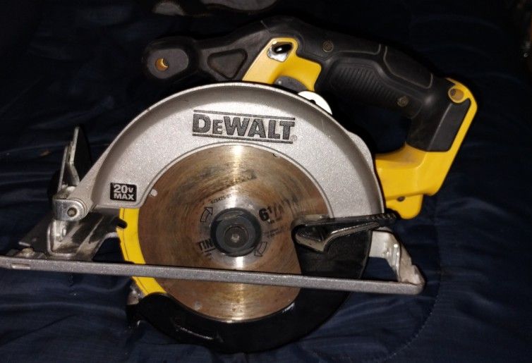 DeWalt CORDLESS CIRCULAR SAW