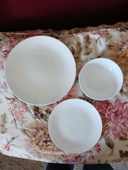 White Dinner Set