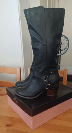 New In box Fergie Buckle Boots Women's Size 9.5