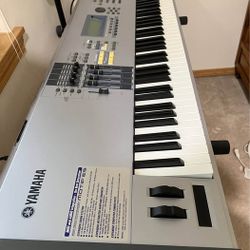 Yamaha Motif ES8 88-Key Music Production Synthesizer / Workstation