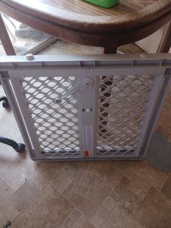 Plactic baby gate