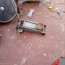 Commercial Hydraulic Floor Jack Works Excellent For Sale In Pine Hills $100