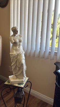 Greek women statuette