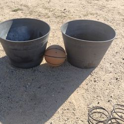 Two Big Pots From Tractor Supply $20 For Both 