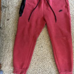 RED NIKE TECH(XL)
