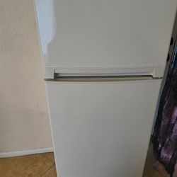 Refrigerator For Sale 