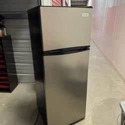 Compact Refrigerator 