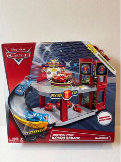 Disney Pixar Cars Piston Cup Racing Garage