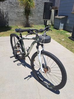 MOUNTAIN BIKE NOVARA 29ER WITH ALUMINUM FRAME DISC IDRAULIC BRAKES FRONT SUSPENSION IMPECCABLE CONDITION 27SPEEDS READY TO RIDE