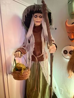 Lethal Lily the witch animatronic Home Depot