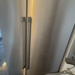 Maytag 36 Inch 24.9 Ft.³ Side-By-Side Refrigerator Stainless Like New