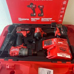 Milwaukee M18 Hammer Drill & Impact Driver Combo Kit.