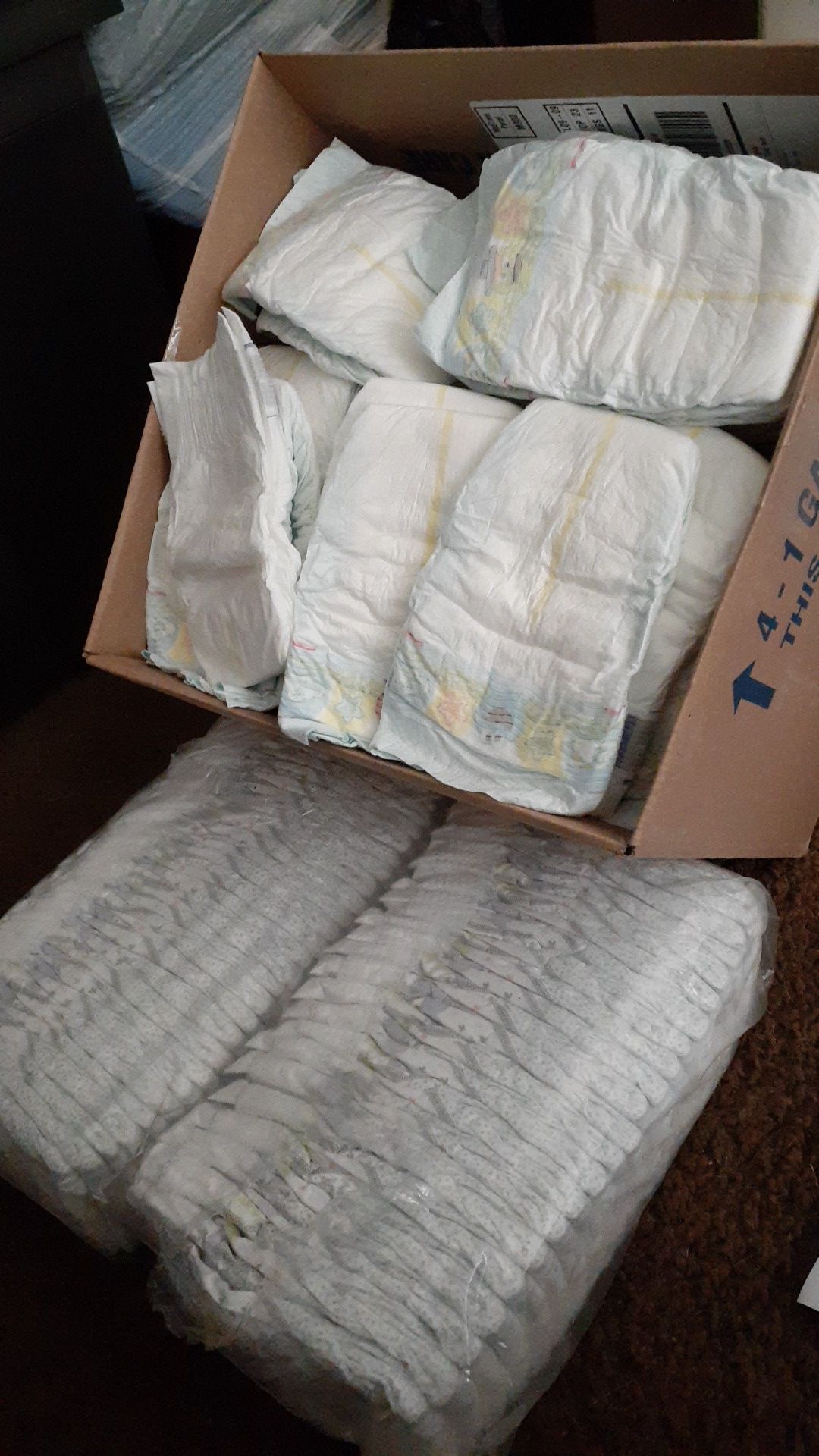 167 Size 2 Diapers (Mixed) Huggies and Pampers