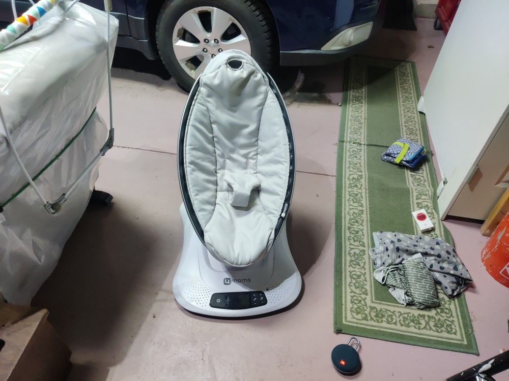 4moms MamaRoo Multi-Motion Baby Swing, Bluetooth Enabled with 5 Unique Motions, Grey