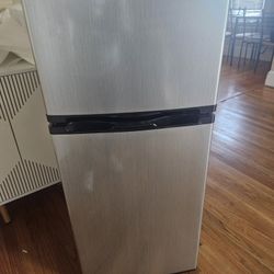 Insignia™ - 4.3 Cu. Ft. Mini Fridge with Top Freezer and ENERGY STAR Certification - Stainless steel