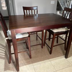 Kitchen Table/3 Chairs