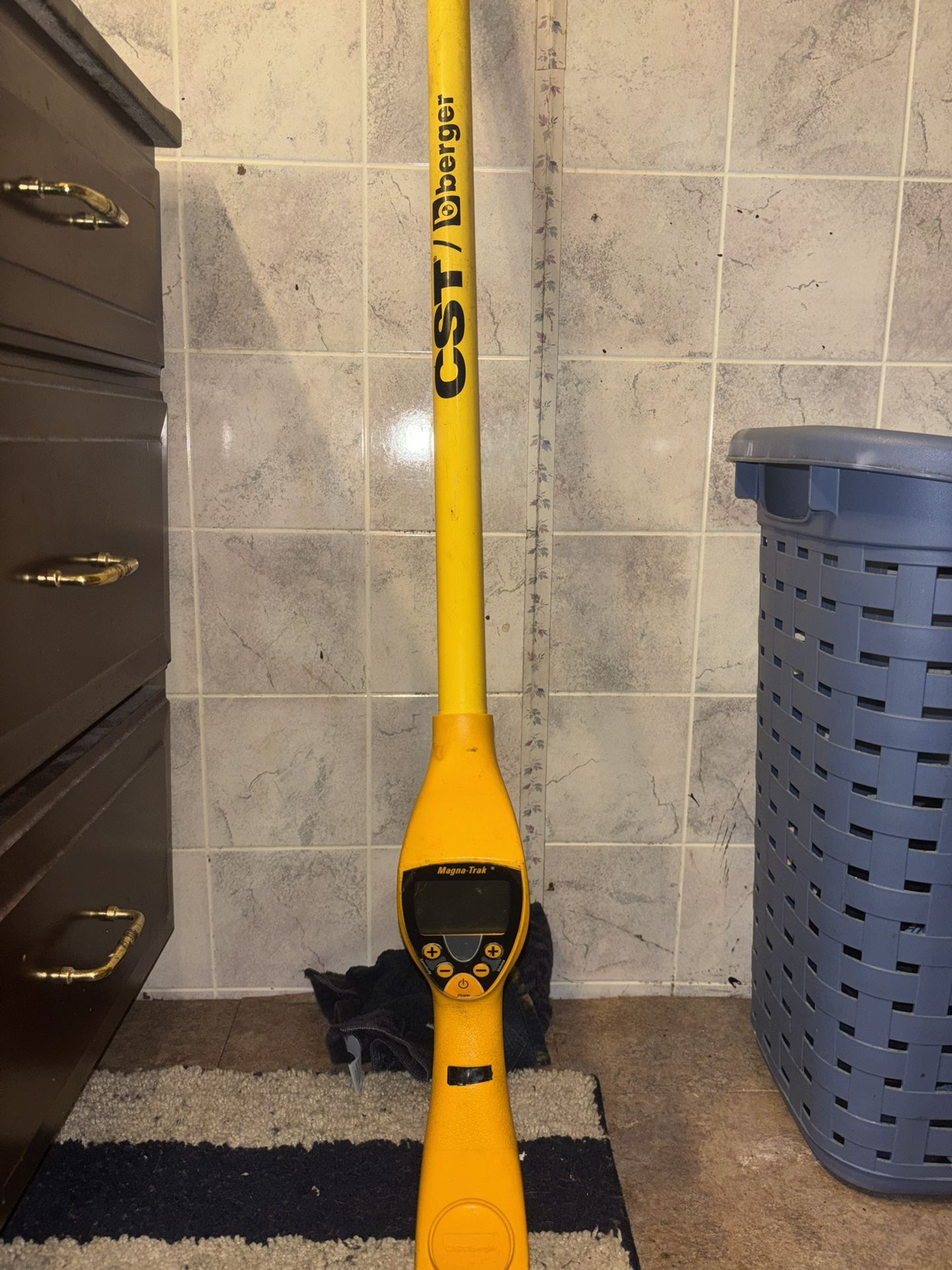 CST/Berger Magna-Trak 200 Magnetic Locator with Display & Hard Case