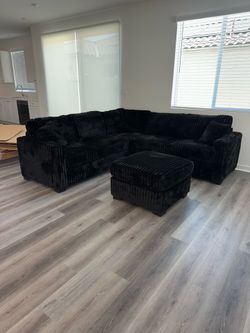 4-Piece Sectional Set LAF Loveseat + RAF Loveseat + Corner Wedge + Cocktail Ottoman  Color: Black  Bonito Seccional  Color negro  Nuevo en Caja  Entre