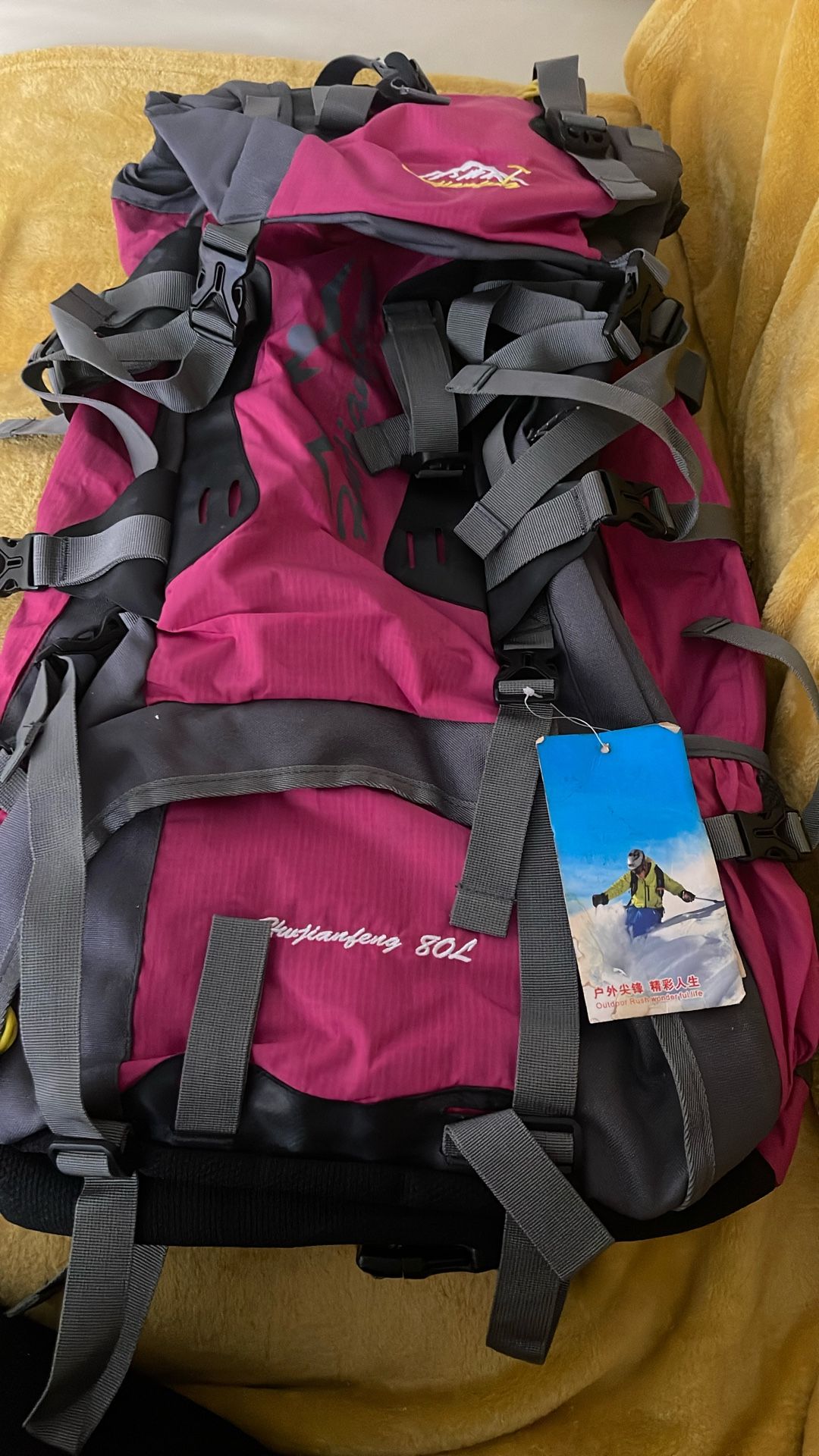 La imagen muestra una mochila de montañismo de la marca Jinshiweiqi,