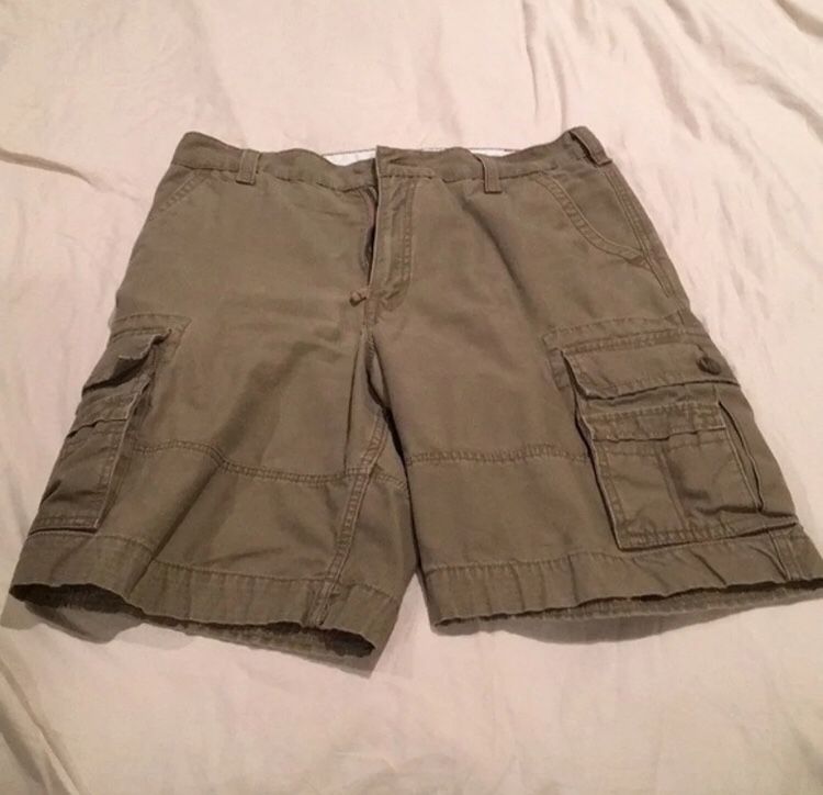 Levi’s Tan Cargo Shorts Size 32