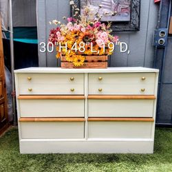 Vintage White 6/Drawer Wood Dresser