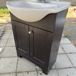 Small Vanity With faucet 