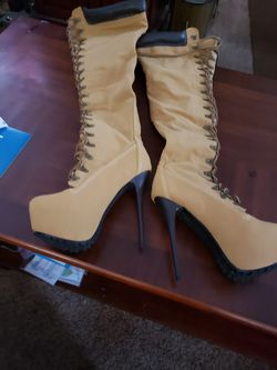 Boots size 9